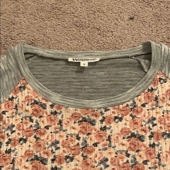 🌺 WONDERLAND 3/4 Sleeve Top Size S 🌺 - Picture 6 of 7